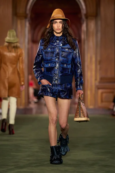 Look 12